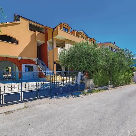 Gorgeous In Kastel Stari With Jacuzzi Feriehus *