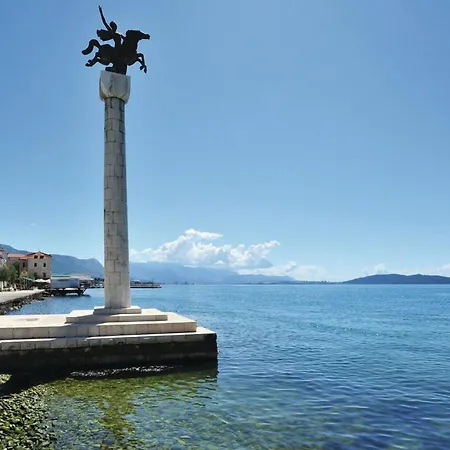 Gorgeous In Kastel Stari With Jacuzzi Feriehus