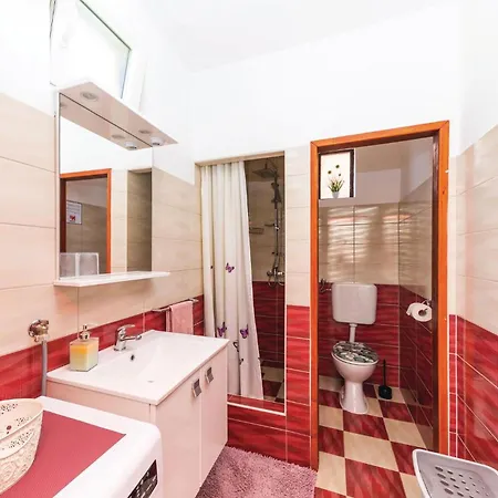 Holiday home Gorgeous In Kastel Stari With Jacuzzi *