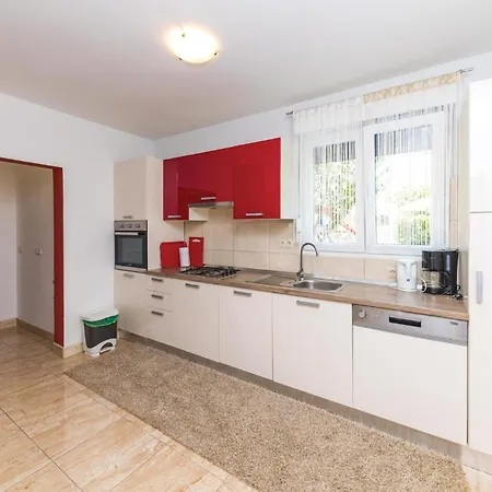 Gorgeous In Kastel Stari Kaštela