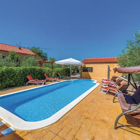 Gorgeous In Kastel Stari With Jacuzzi Holiday home Kastela