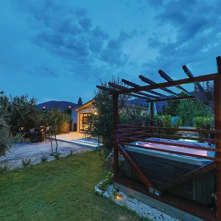 Gorgeous In Kastel Stari With Jacuzzi