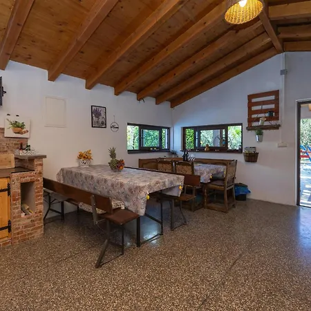 Gorgeous In Kastel Stari